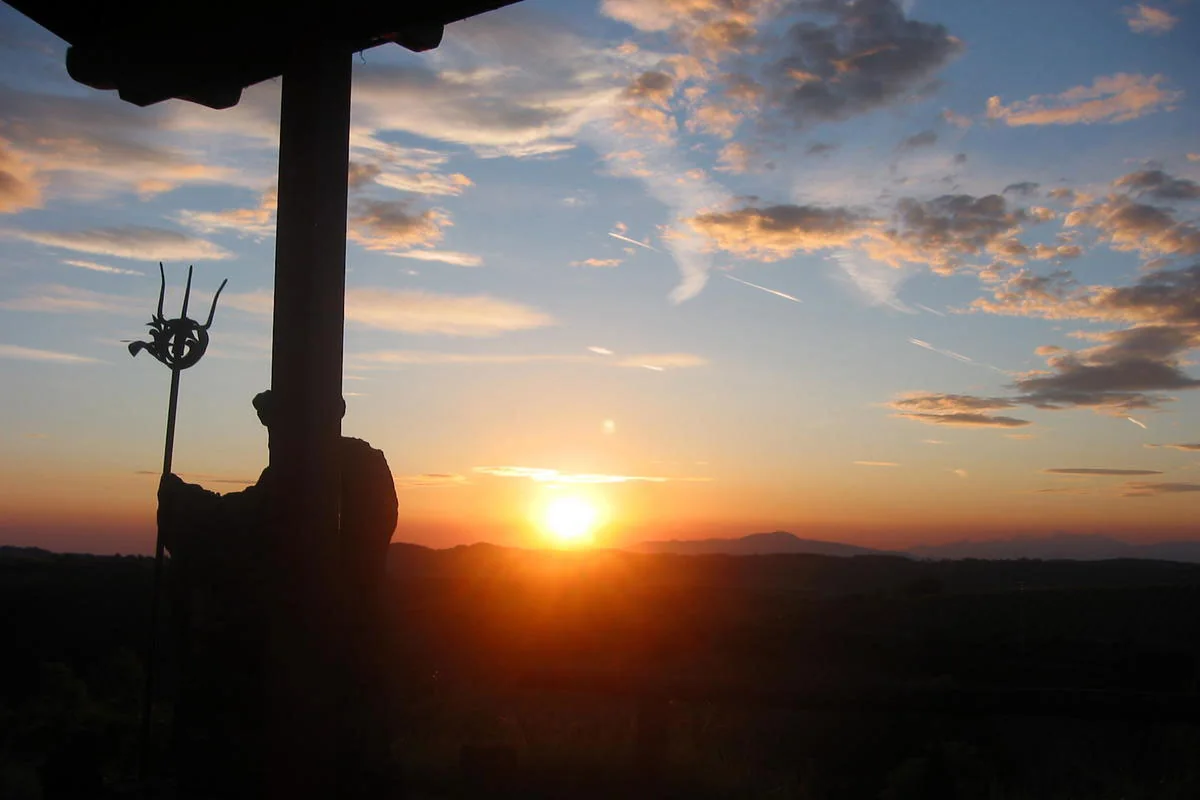 Tramonto sulla campagna visto dal portico